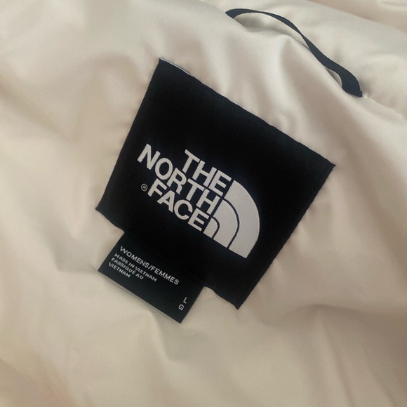 Brand new woman’s North Face parka - Picture 3 of 4